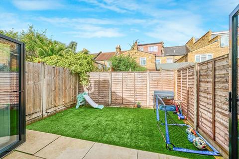 3 bedroom house for sale, Graveney Road, London SW17