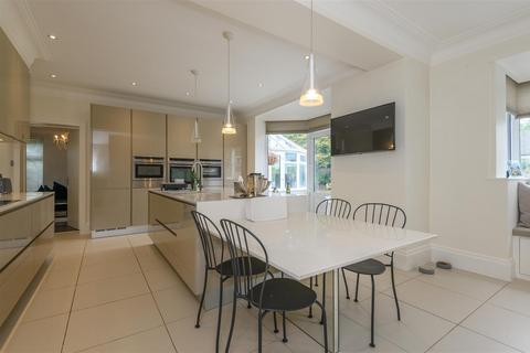 5 bedroom detached house for sale, 146, Huddersfield Road, Brighouse, HD6 3RT