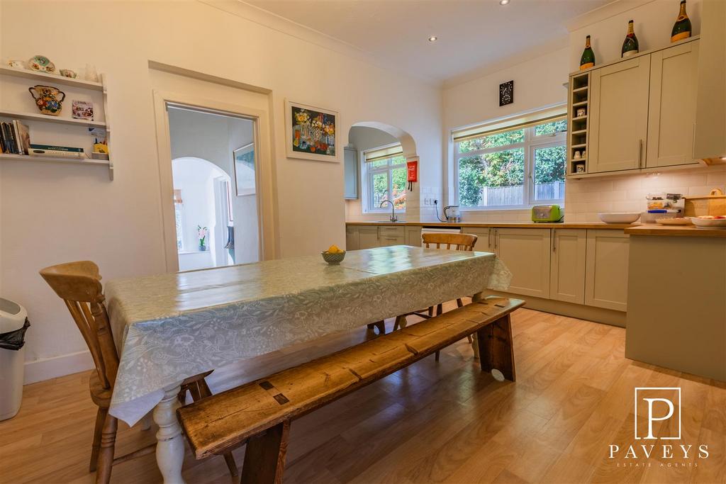 Kitchen breakfast room