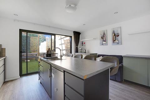 6 bedroom terraced house for sale, Albany Terrace, Chatham, ME4