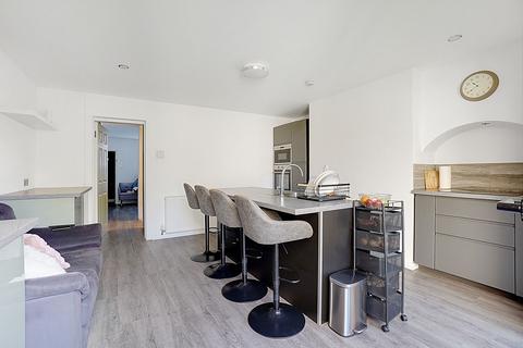 6 bedroom terraced house for sale, Albany Terrace, Chatham, ME4