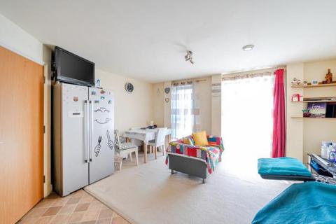 2 bedroom flat for sale, London Road, Croydon