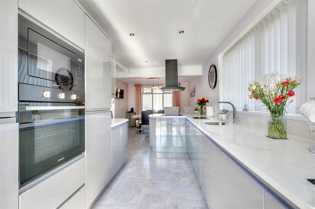 Kitchen 3.jpeg