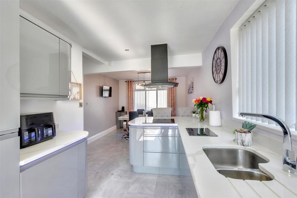 Kitchen 4.jpeg