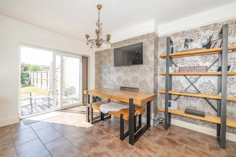 4 bedroom semi-detached house for sale, Mabledon Avenue, Ashford, Kent, TN24