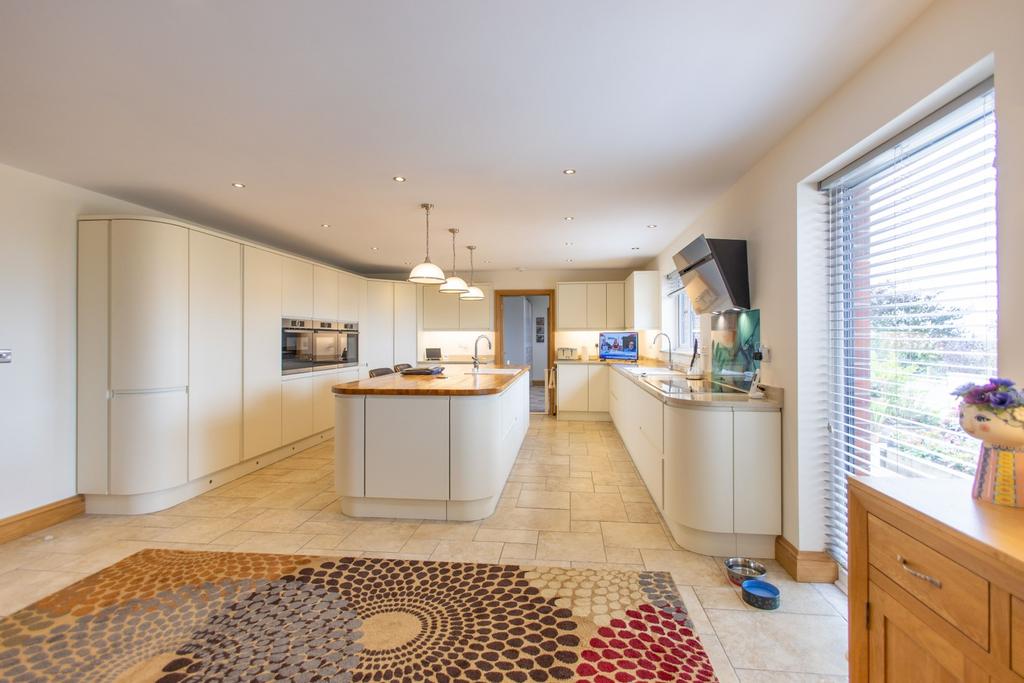 Open Plan Kitchen, Dining Room &amp; Lounge