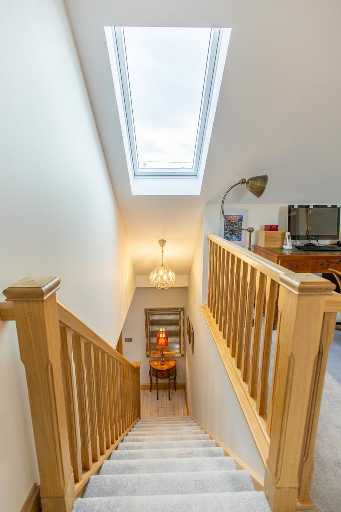 Central Landing/Lounge