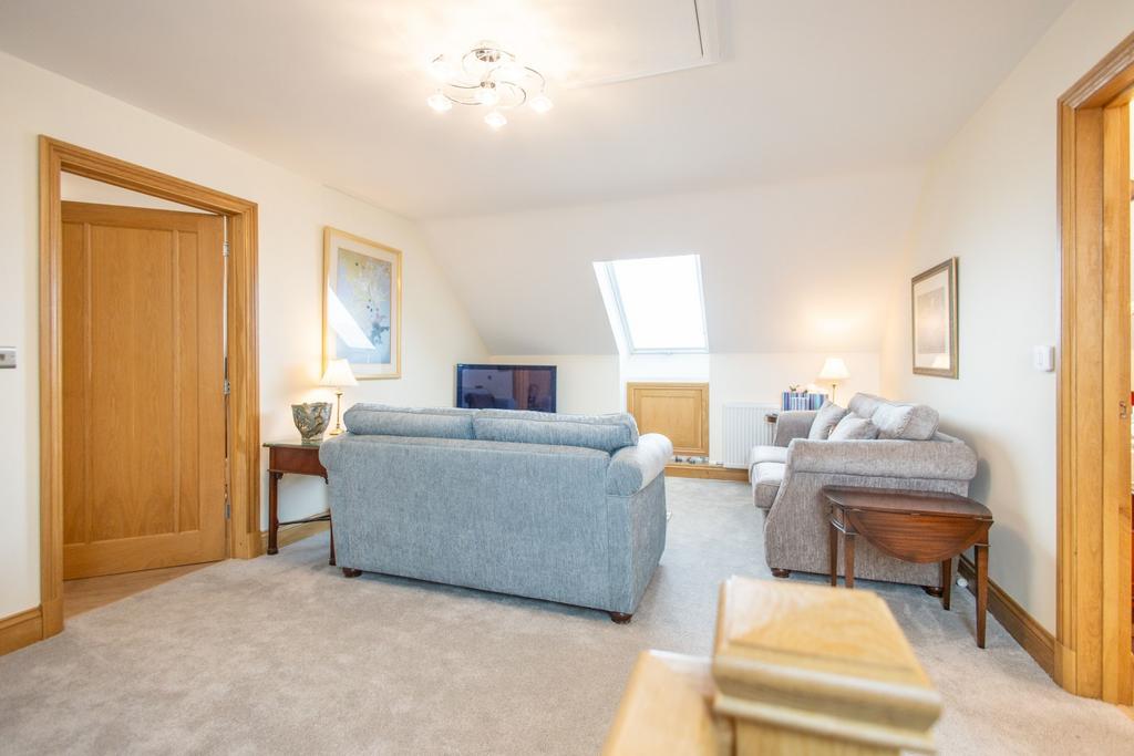 Central Landing/Lounge
