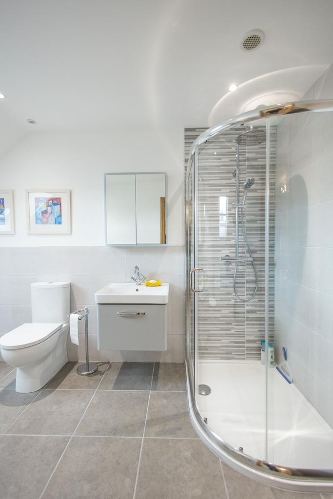 En-Suite 2