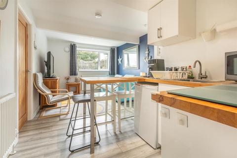undefined, Ffordd Cynlas, Benllech, Tyn-Y-Gongl