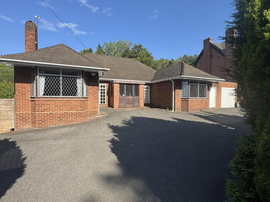 Halesowen Road Cradley Heath West 5 Bed Detached Bungalow For Sale halesowen-road-cradley-heath-west-5-bed-detached-bungalow-for-sale