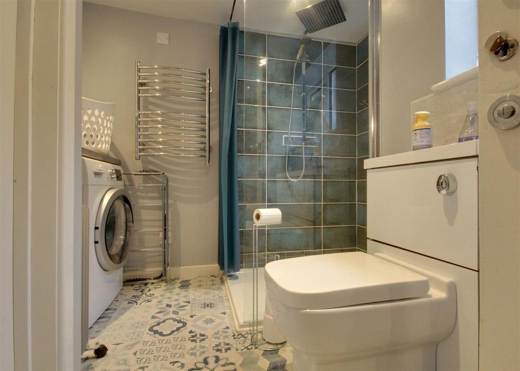 Bathroom 2.jpg