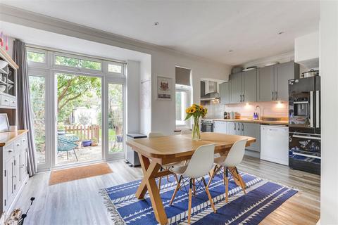 26 Chase Side Avenue, Enfield, EN2 6JU
