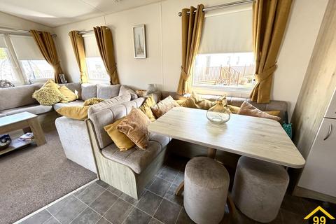 2 bedroom park home to rent, New-Dover Caravan Park, Harwich, Essex, CO12