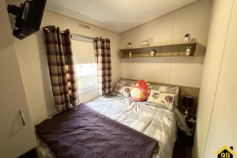 2 bedroom park home to rent, New-Dover Caravan Park, Harwich, Essex, CO12