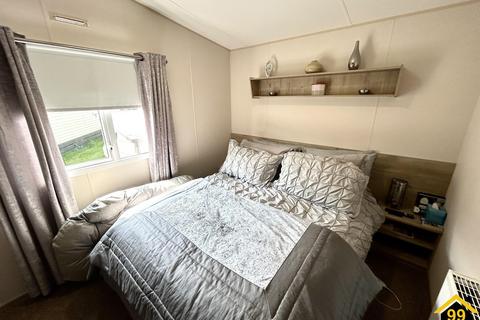2 bedroom park home to rent, New-Dover Caravan Park, Harwich, Essex, CO12