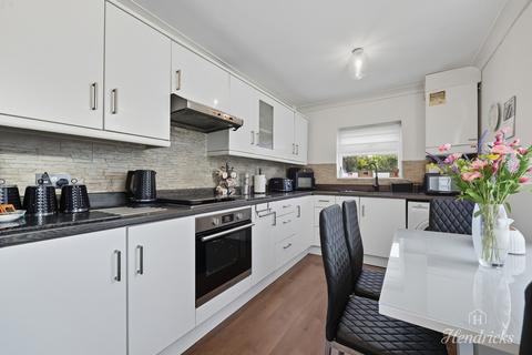 3 bedroom end of terrace house for sale, High Street, Southend-on-sea, SS3 0