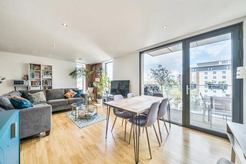 2 bedroom apartment for sale - Bruce Court, Underhill Gardens, London, W5