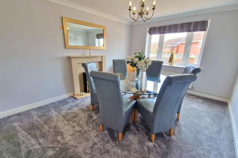 16 Austin Close, Porthcawl, CF36 5SN