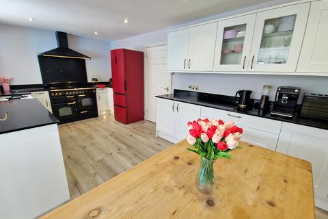 16 Austin Close, Porthcawl, CF36 5SN