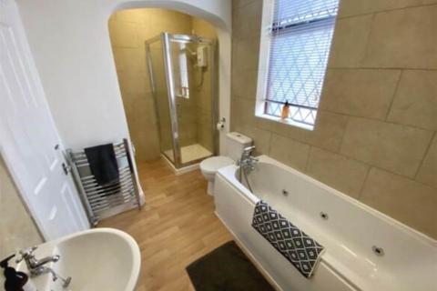 1 bedroom in a house share to rent, Alresford Road, Manchester