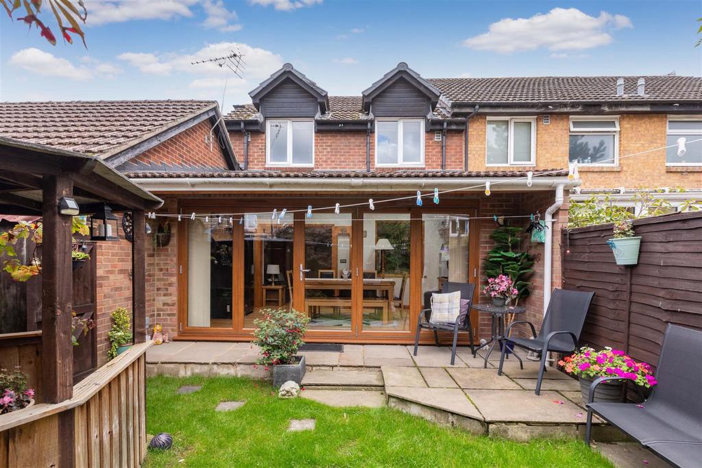 89 Braemar Gardens-3.jpg