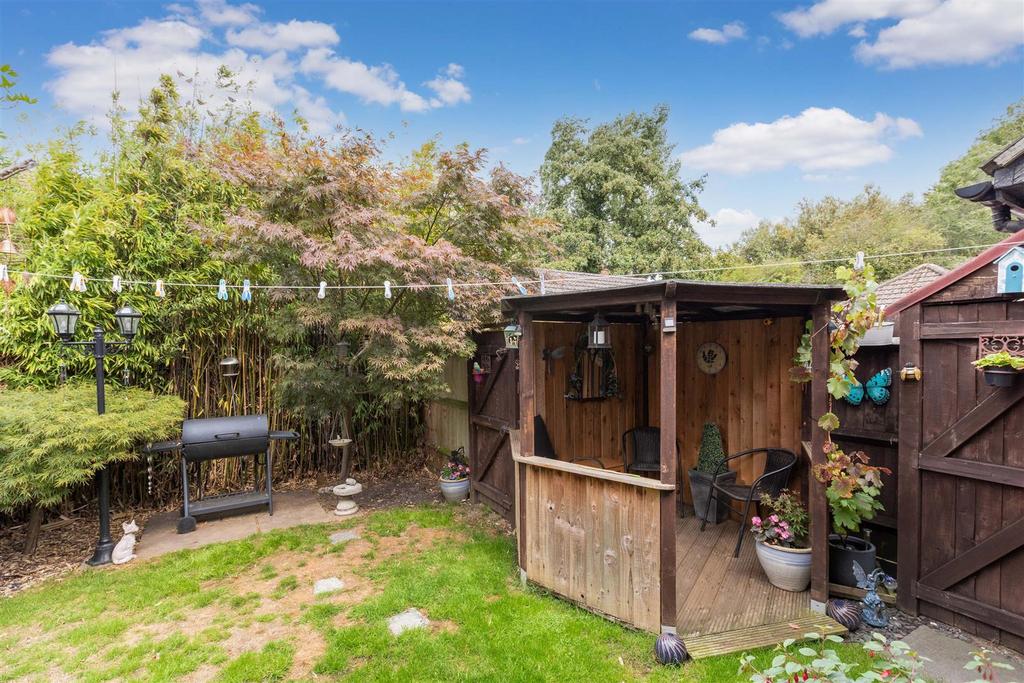 89 Braemar Gardens-2.jpg