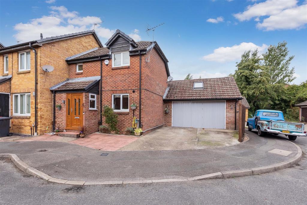 89 Braemar Gardens-4.jpg