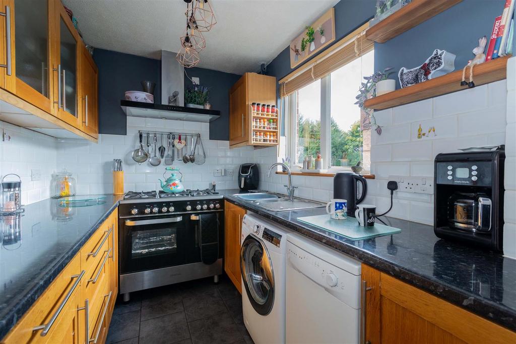 89 Braemar Gardens-7.jpg