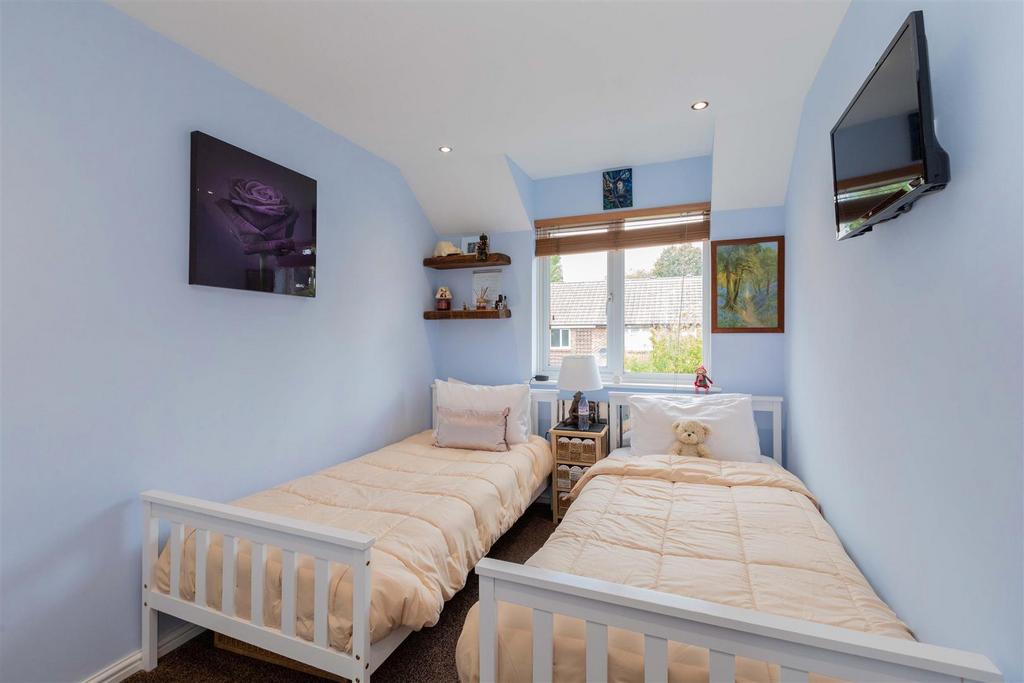 89 Braemar Gardens-14.jpg