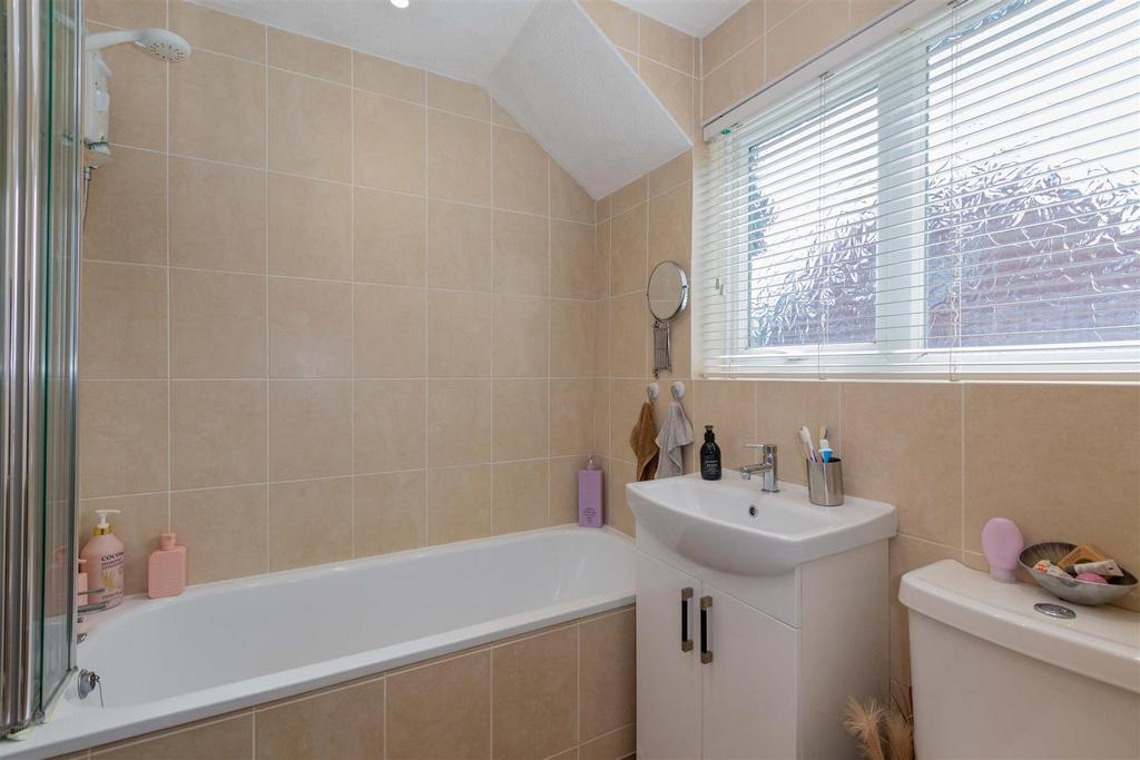 89 Braemar Gardens-12.jpg