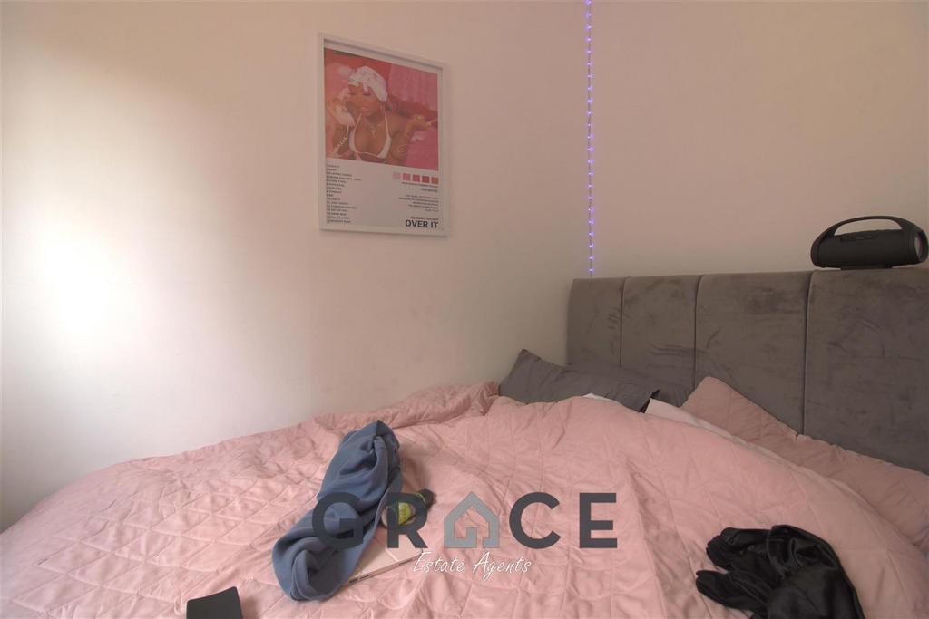 Bedroom 4.jpg