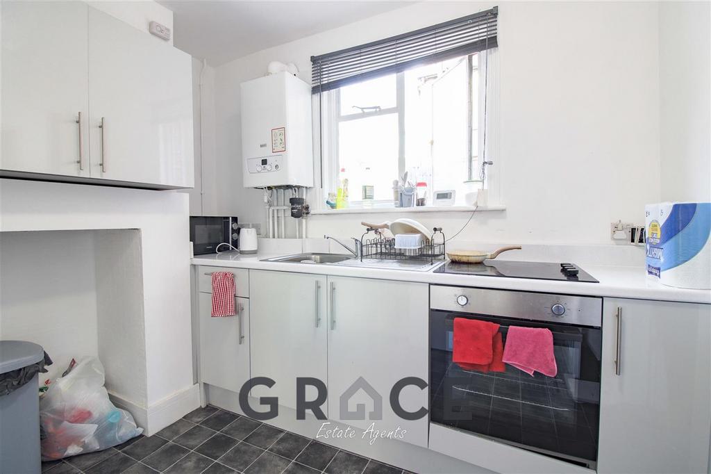 Kitchen 2.jpg