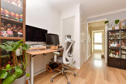 17 Filey Close, Sutton, SM2 5JZ