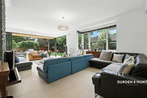 undefined, The Avenue, Wanstead E11