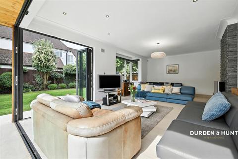 undefined, The Avenue, Wanstead E11