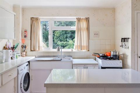 4 bedroom detached house for sale, Kingsdene, Tadworth