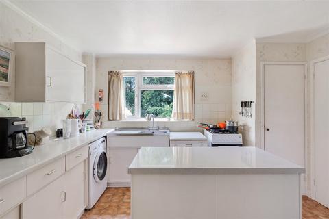 4 bedroom detached house for sale, Kingsdene, Tadworth