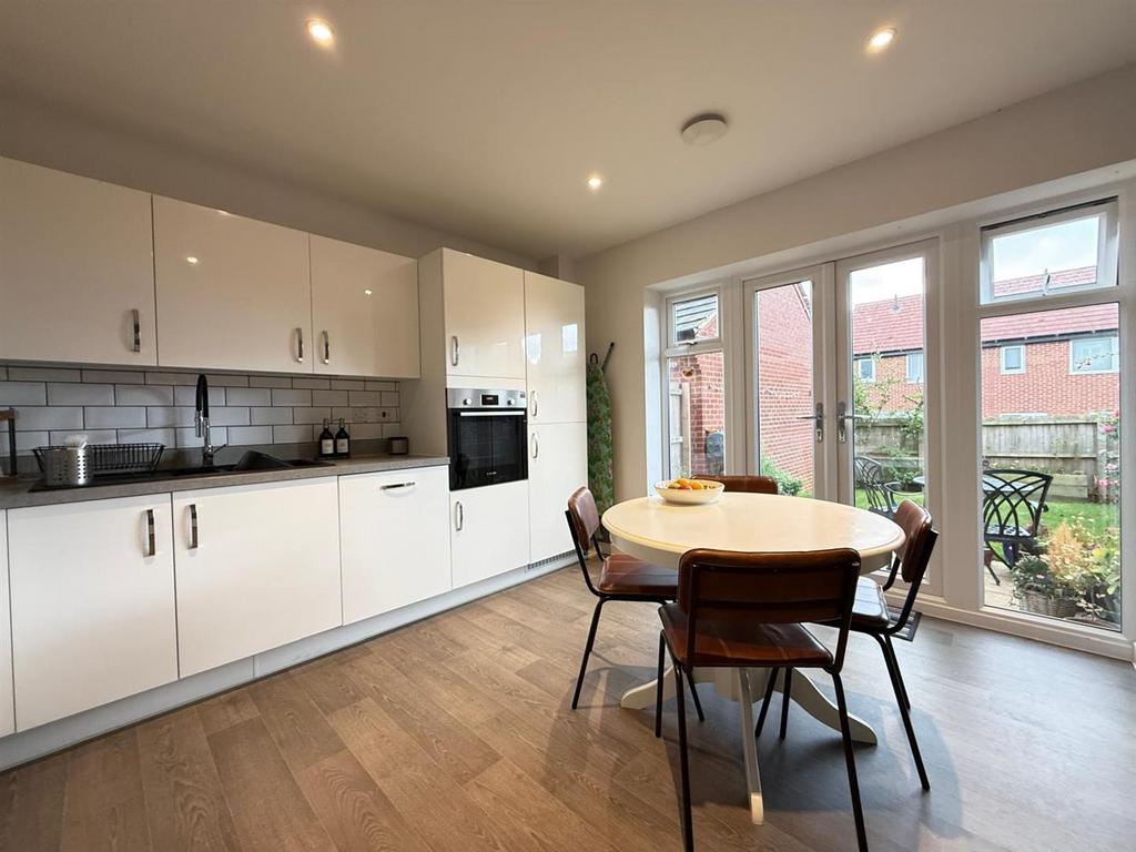 Dining kitchen