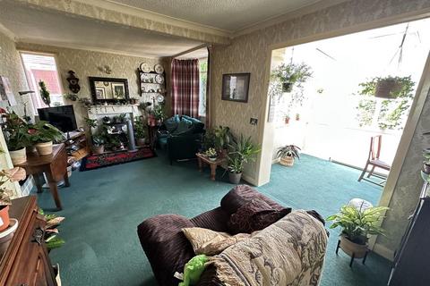 2 bedroom detached bungalow for sale, Hillcrest Avenue, Scarborough, YO12