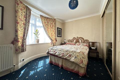 2 bedroom detached bungalow for sale, Hillcrest Avenue, Scarborough, YO12