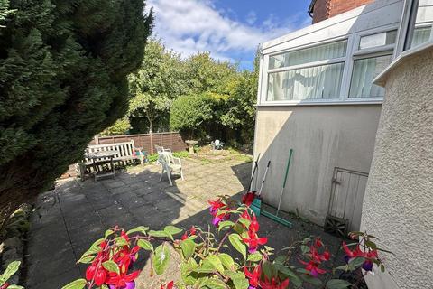 2 bedroom detached bungalow for sale, Hillcrest Avenue, Scarborough, YO12