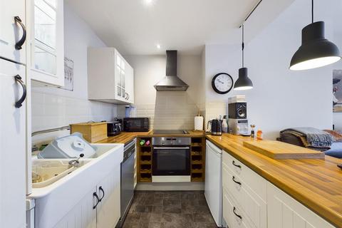 2 bedroom flat for sale, Prince Of Wales Terrace, Scarborough, YO11