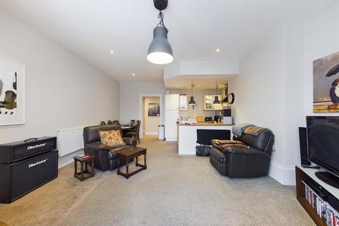 2 bedroom flat for sale, Prince Of Wales Terrace, Scarborough, YO11