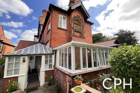 undefined, Ground floor flat. 26 Holbeck Hill, Scarborough. YO11 2XD
