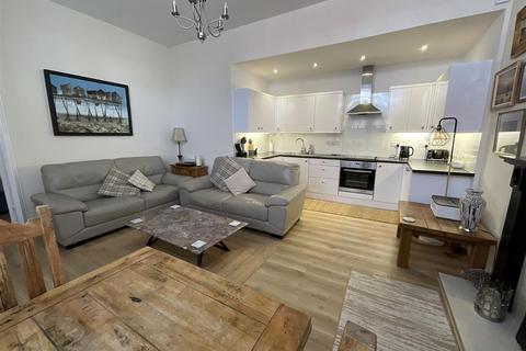 undefined, Ground floor flat. 26 Holbeck Hill, Scarborough. YO11 2XD