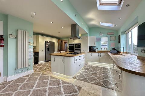 4 bedroom house for sale, Filey Road, Scarborough, YO11