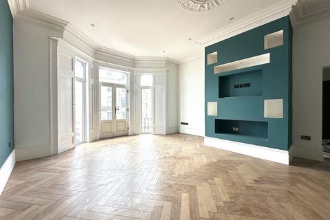 2 bedroom property for sale, Esplanade, Scarborough, YO11