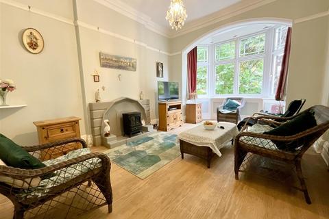 Royal Avenue, Scarborough, YO11