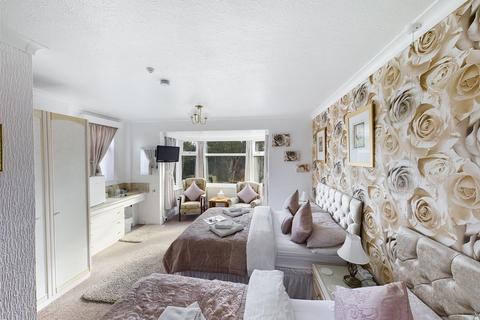 Guest house for sale, Northstead Manor Drive, Scarborough, YO12